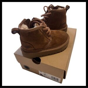 UGG boots- T NEUMEL II size 8 kids.
